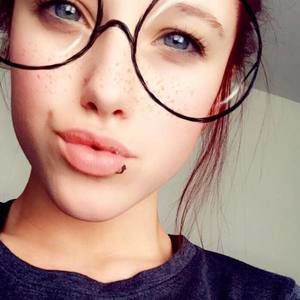 Meet your Posher, Dakota